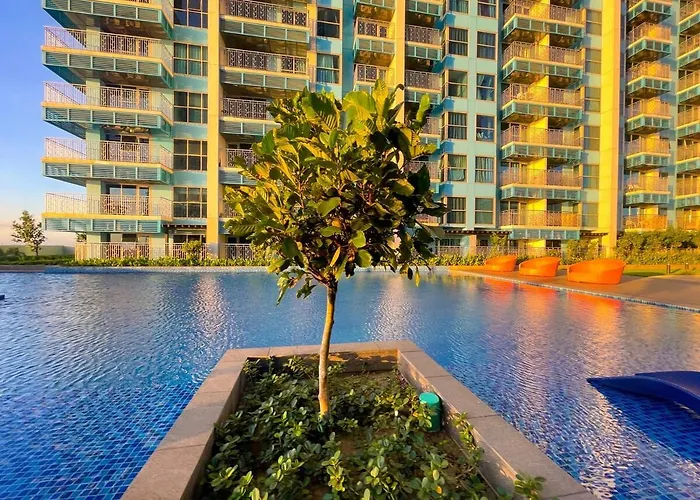 Luxurious 3br Near Solaire & Okada W Infinity Pool Apartamento